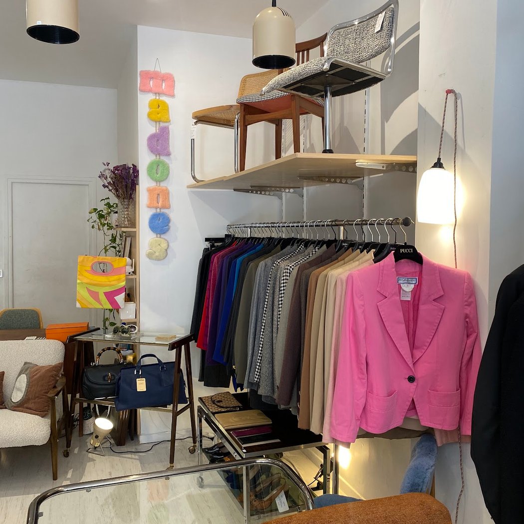 Madones vintage • vintage shop • Selection of luxury vintage fashion and accessories 3
